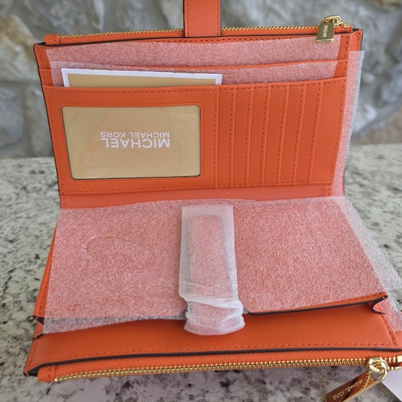 Michael Kors Jet Set Logo Ombré Orange Double Zip Wristlet - Picture 3 of 7